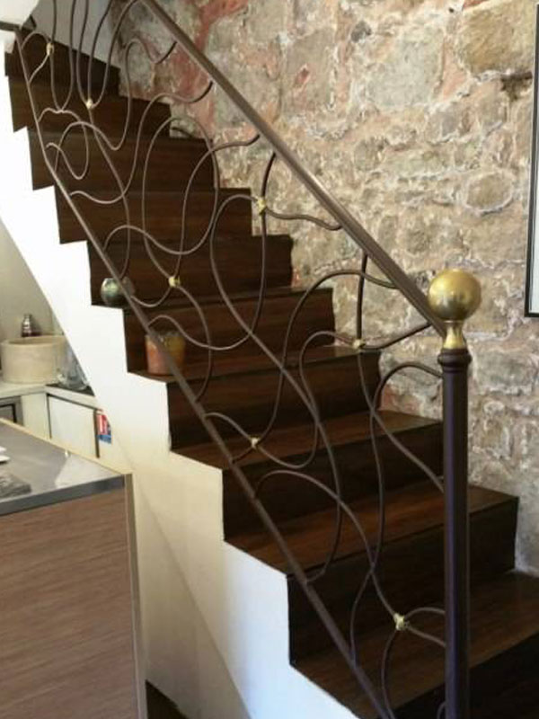 rampe-d-escalier-motifs-noeuds-boule-laiton